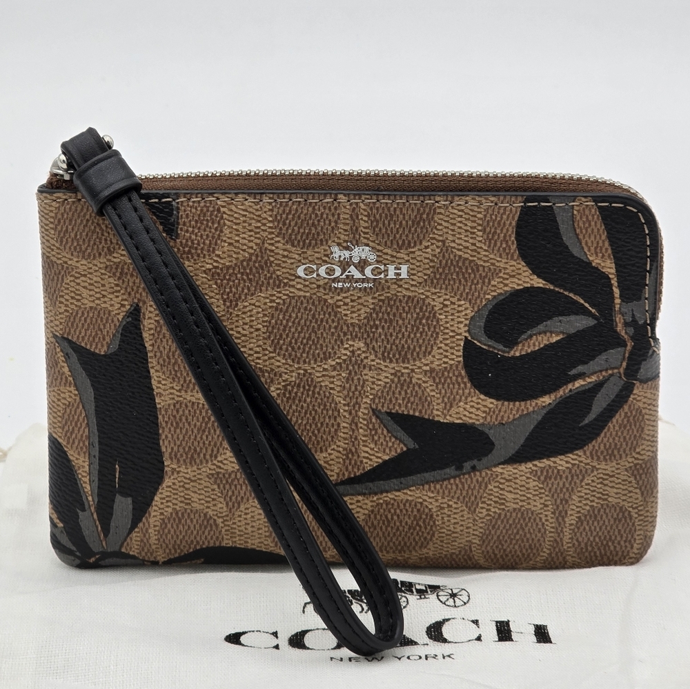 💥NWOT💥 Coach Signature Coated Canvas W/ Bows Wristlet